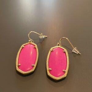 Kendra scott Gold Drop Earrings in Fuscia
